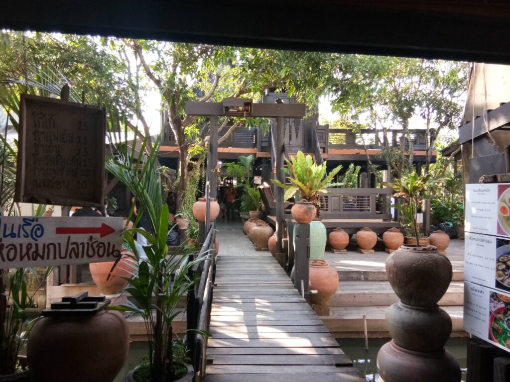 restaurant in market