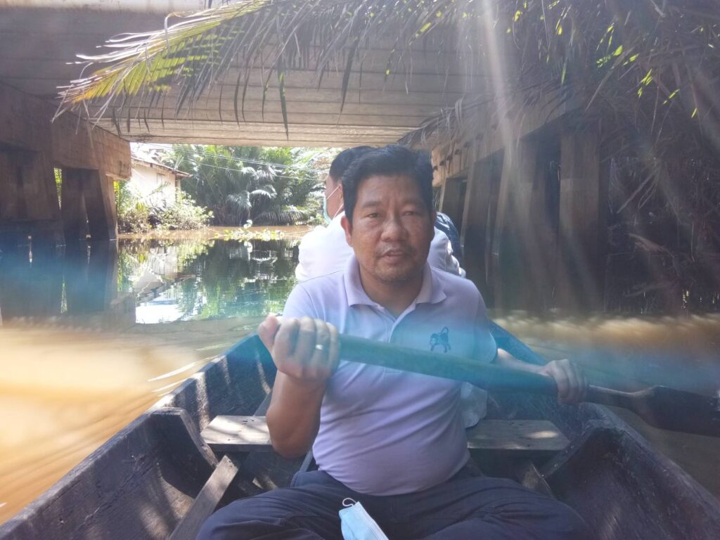 BanMai floating market