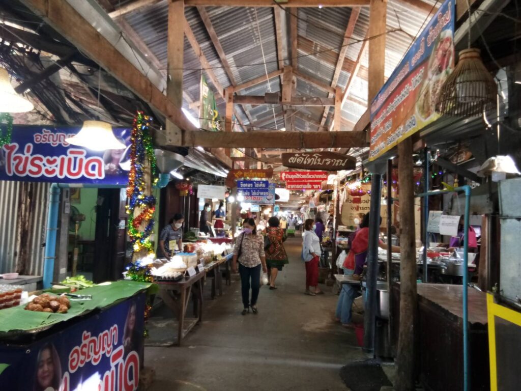 BanMai floating market